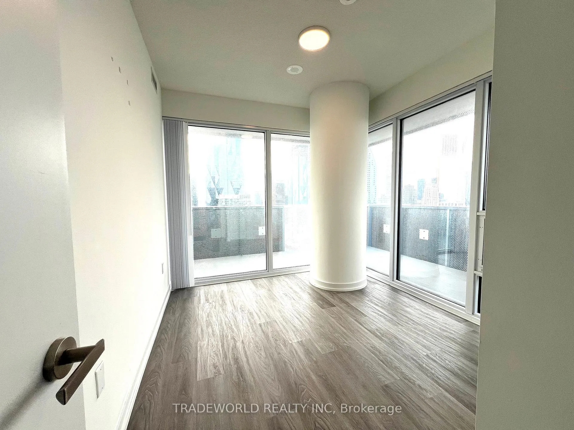 Photo 9 of Unit 3901, 55 Cooper Street, Toronto, Waterfront Communities — HOMEH