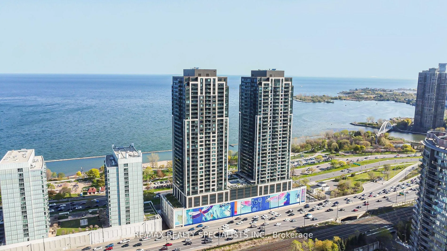 Front of Unit 3711, 1926 Lakeshore Boulevard W