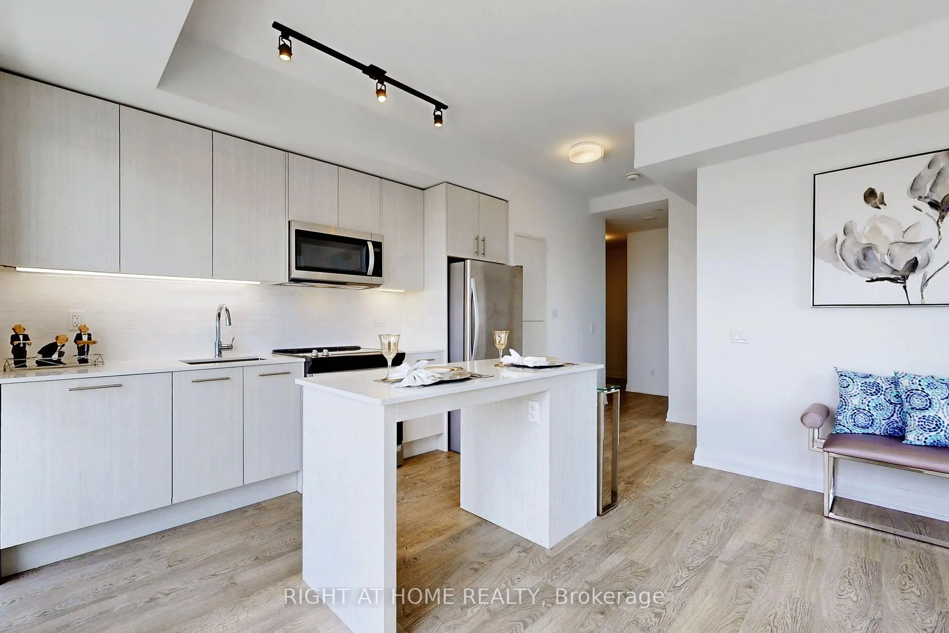 Photo 8 of Unit 1012, 286 Main Street, Toronto, East End-Danforth — HOMEH