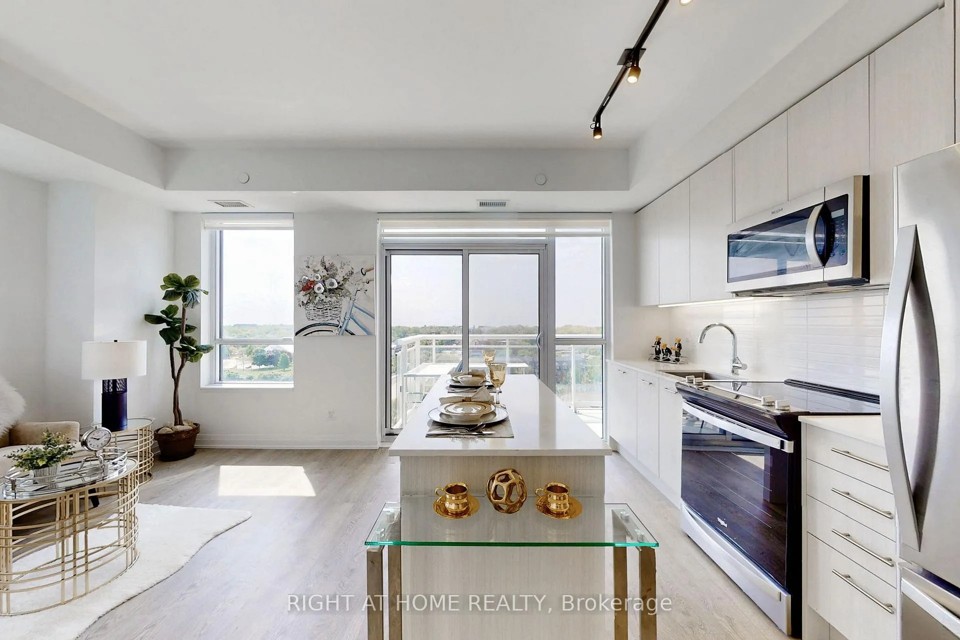 Photo 10 of Unit 1012, 286 Main Street, Toronto, East End-Danforth — HOMEH