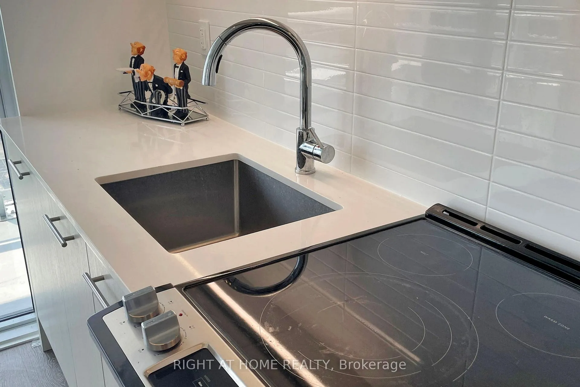 Photo 13 of Unit 1012, 286 Main Street, Toronto, East End-Danforth — HOMEH