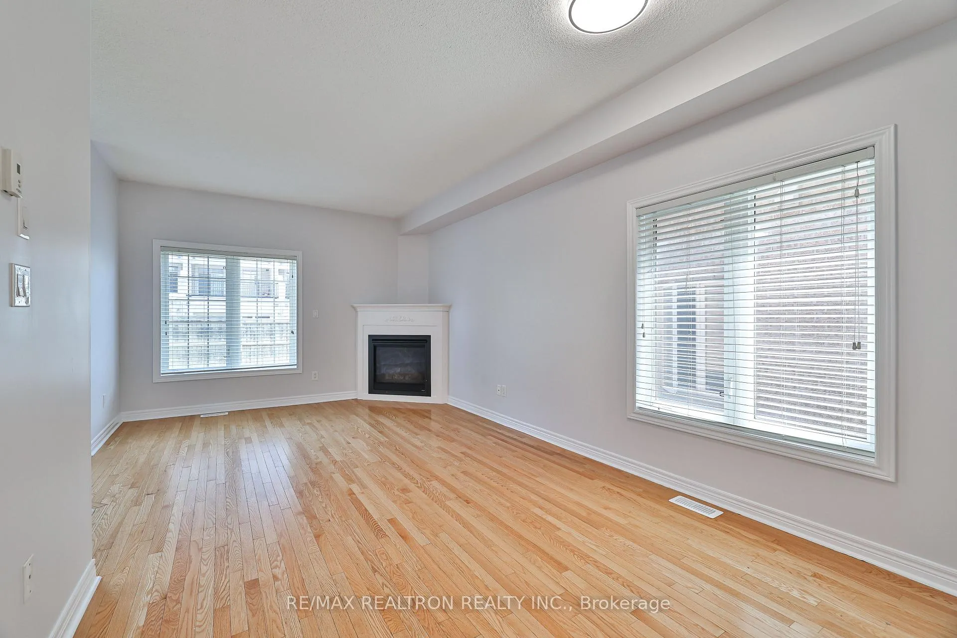 Photo 4 of 101 Paperbark Avenue, Vaughan, Patterson — HOMEH