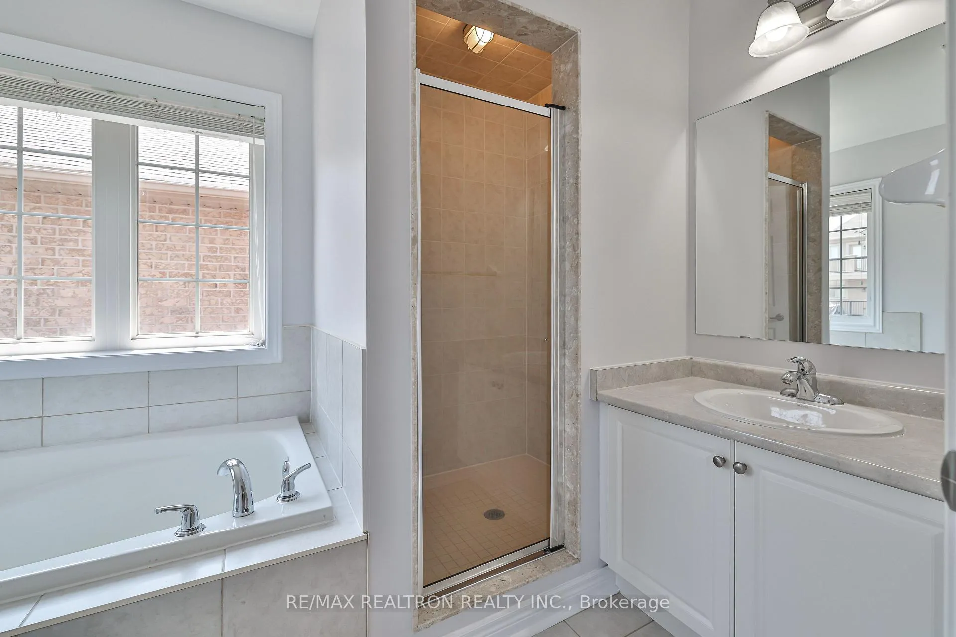 Photo 10 of 101 Paperbark Avenue, Vaughan, Patterson — HOMEH
