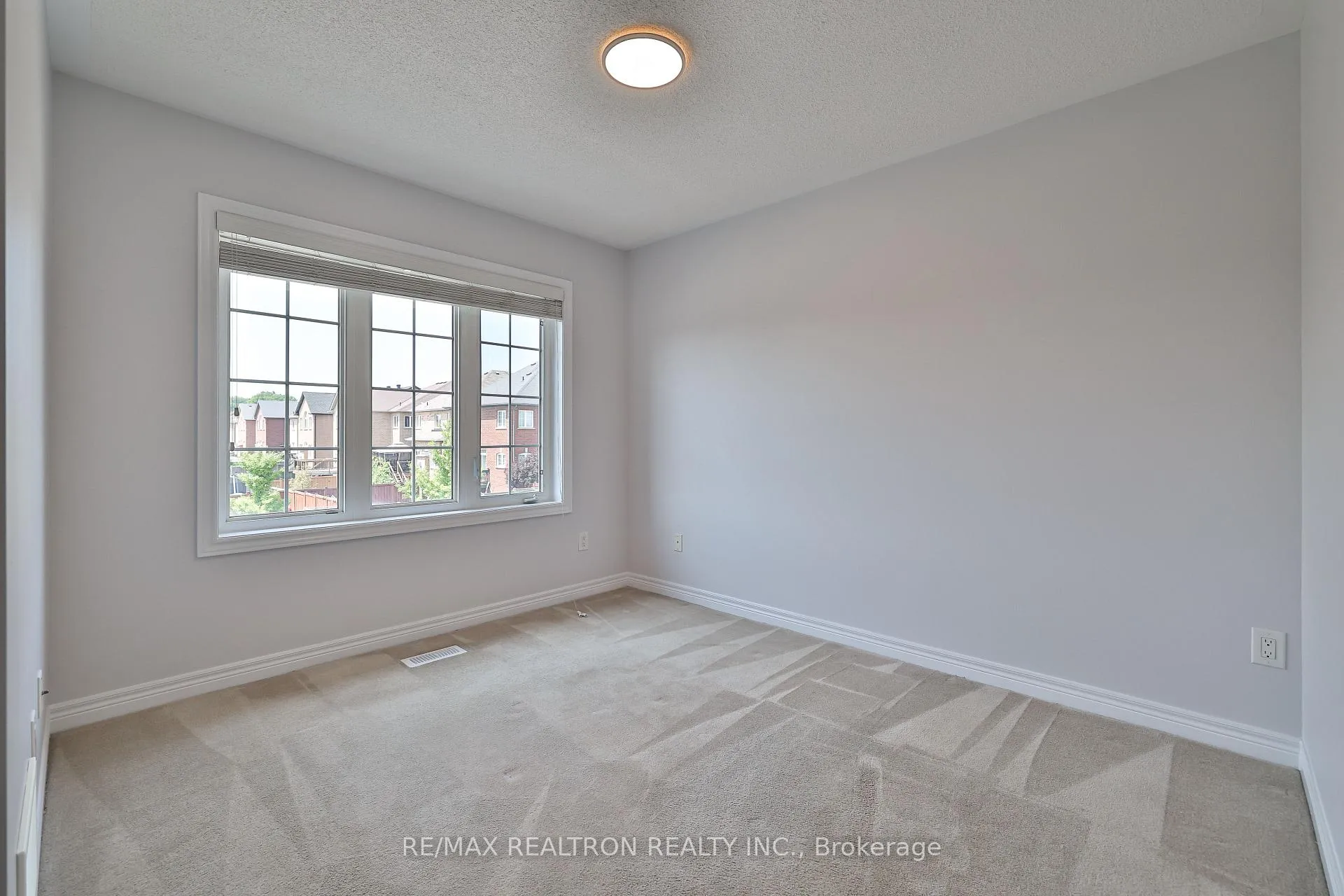 Photo 14 of 101 Paperbark Avenue, Vaughan, Patterson — HOMEH