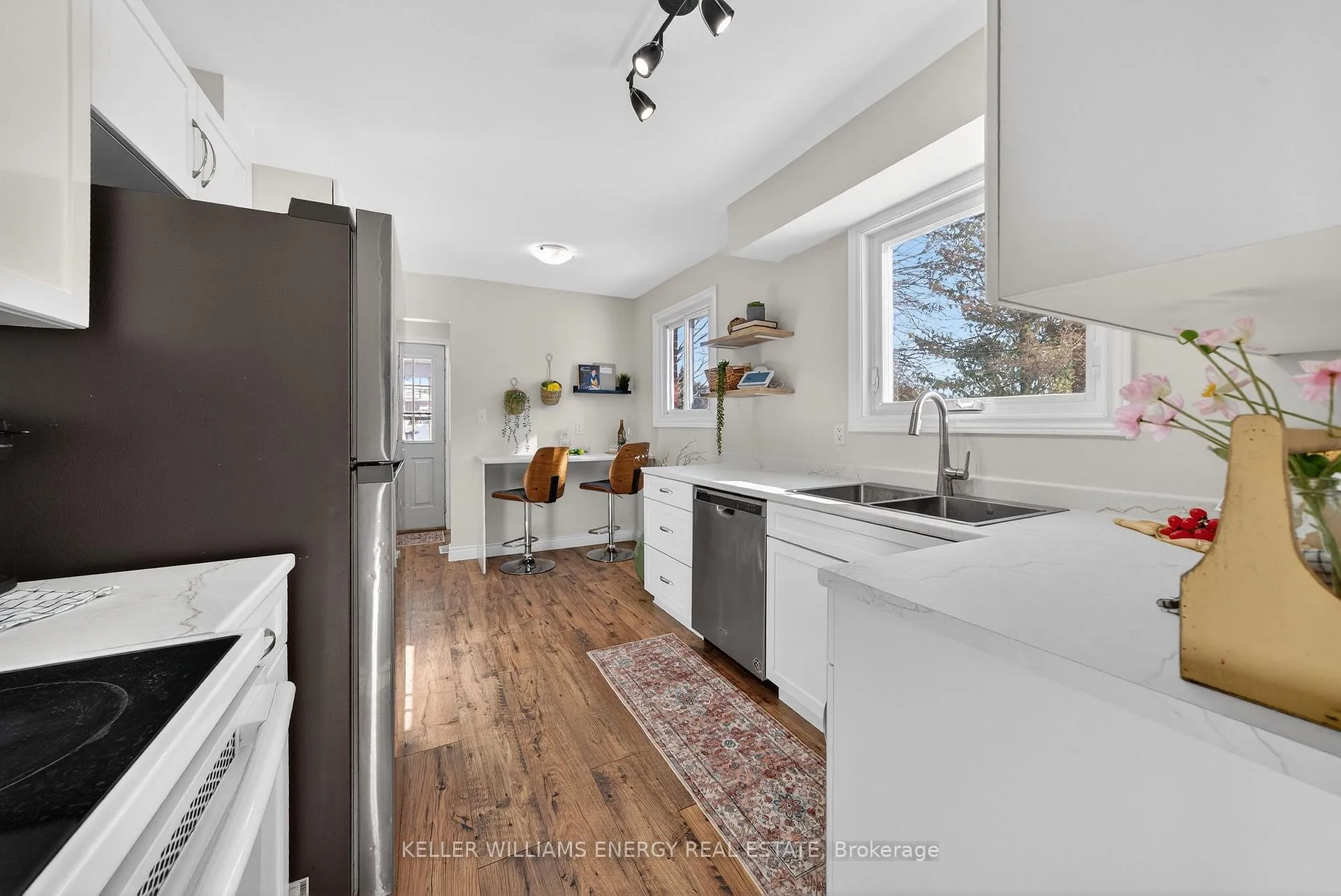 Photo 14 of 40 Robertson Lane, Belleville, Belleville Ward — HOMEH