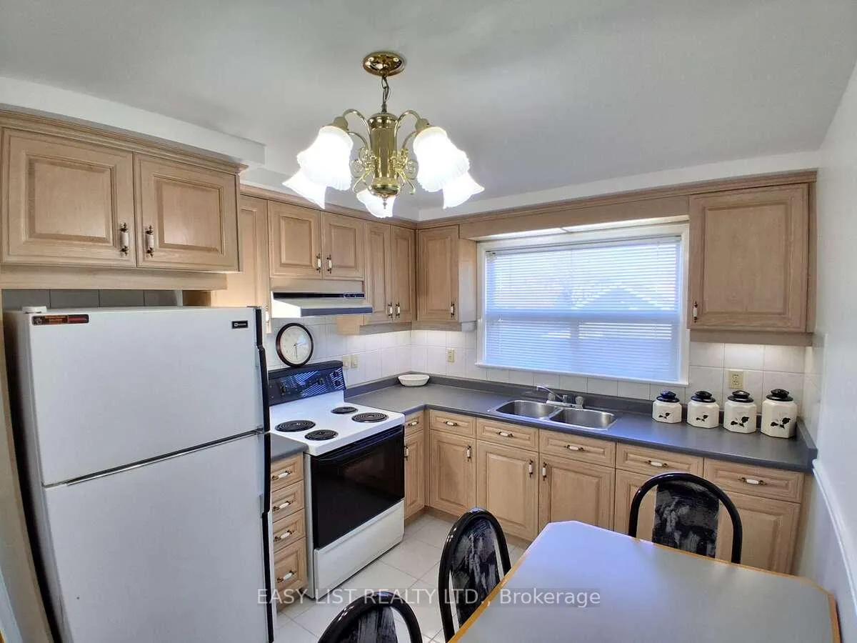 Photo 2 of 6 Brigham Court, Etobicoke, Elms-Old Rexdale — HOMEH