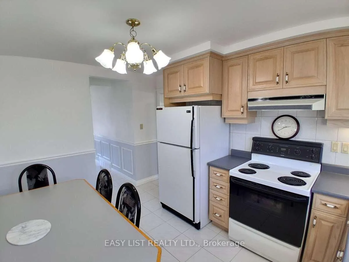 Photo 3 of 6 Brigham Court, Etobicoke, Elms-Old Rexdale — HOMEH