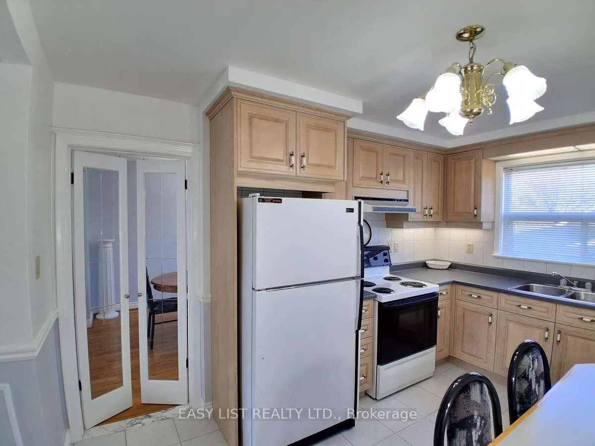 Photo 4 of 6 Brigham Court, Etobicoke, Elms-Old Rexdale — HOMEH