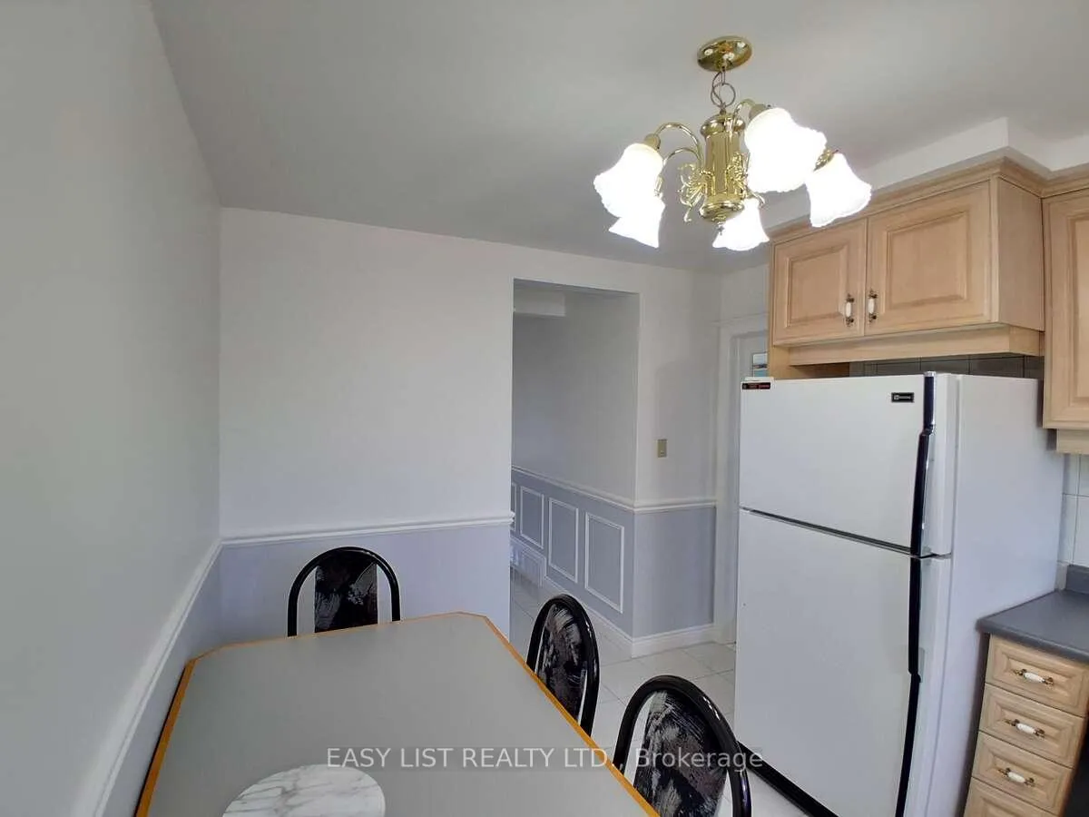 Photo 5 of 6 Brigham Court, Etobicoke, Elms-Old Rexdale — HOMEH