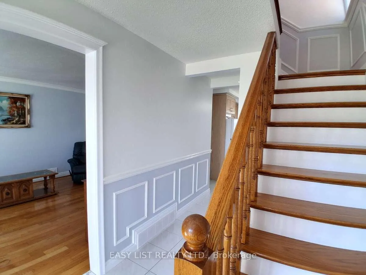 Photo 8 of 6 Brigham Court, Etobicoke, Elms-Old Rexdale — HOMEH
