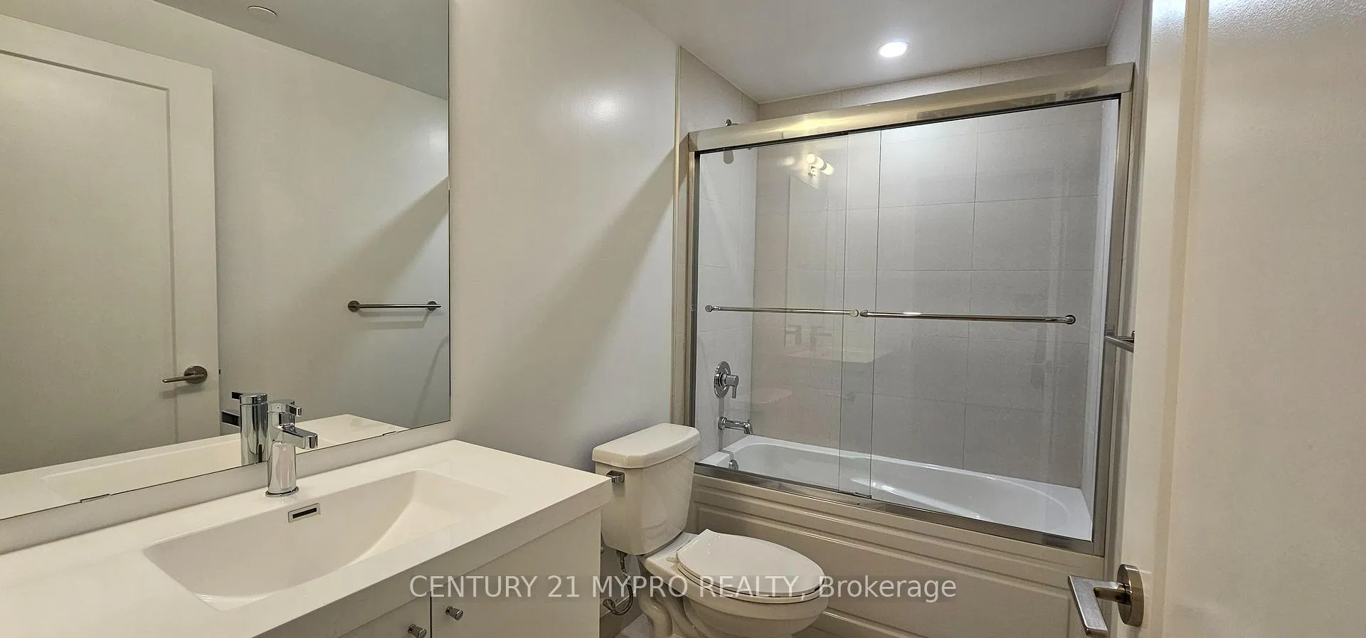 Photo 13 of Unit 1617, 2545 Simcoe Street N, Oshawa, Windfields — HOMEH