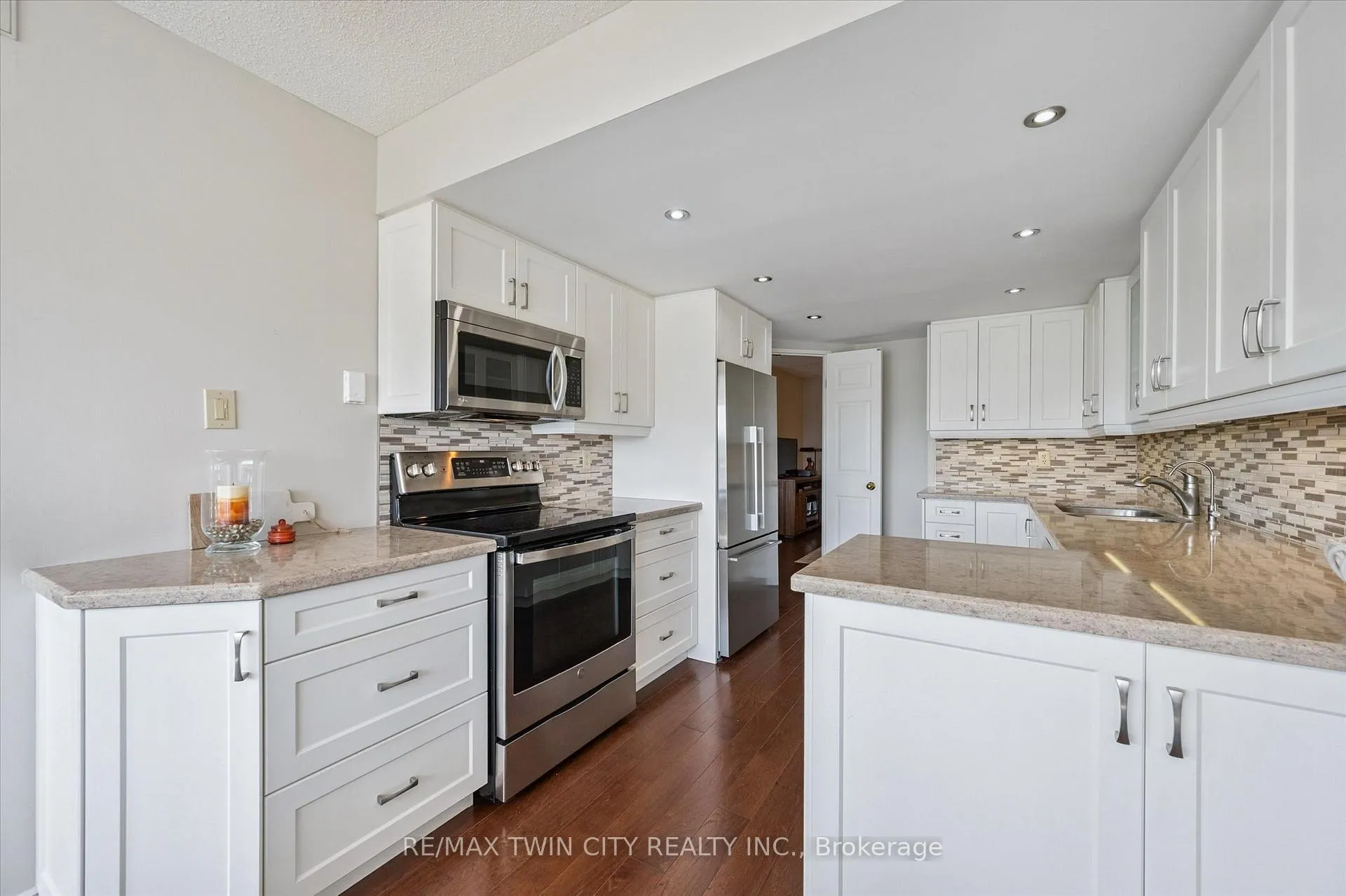 Photo 12 of Unit 704, 6 Willow Street, Waterloo — HOMEH