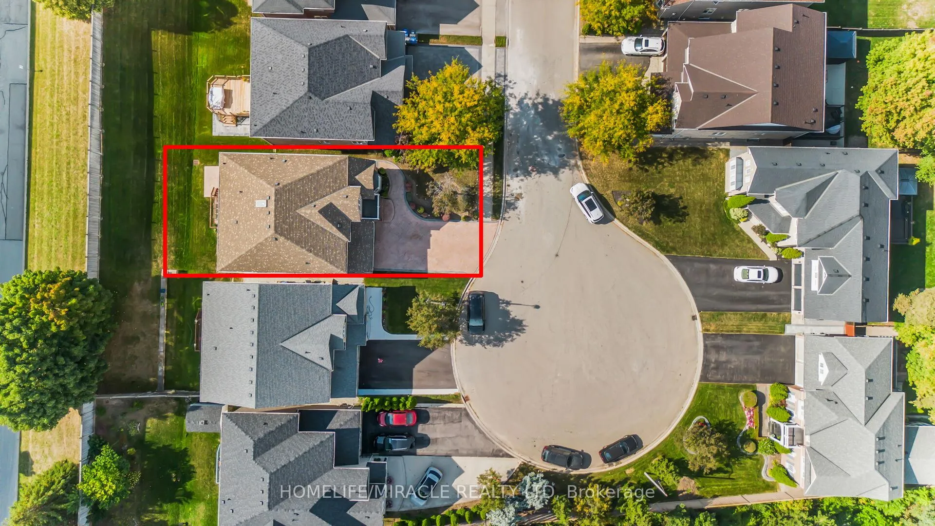 Photo 3 of 32 Xavier Court, Brampton, Bram West — HOMEH