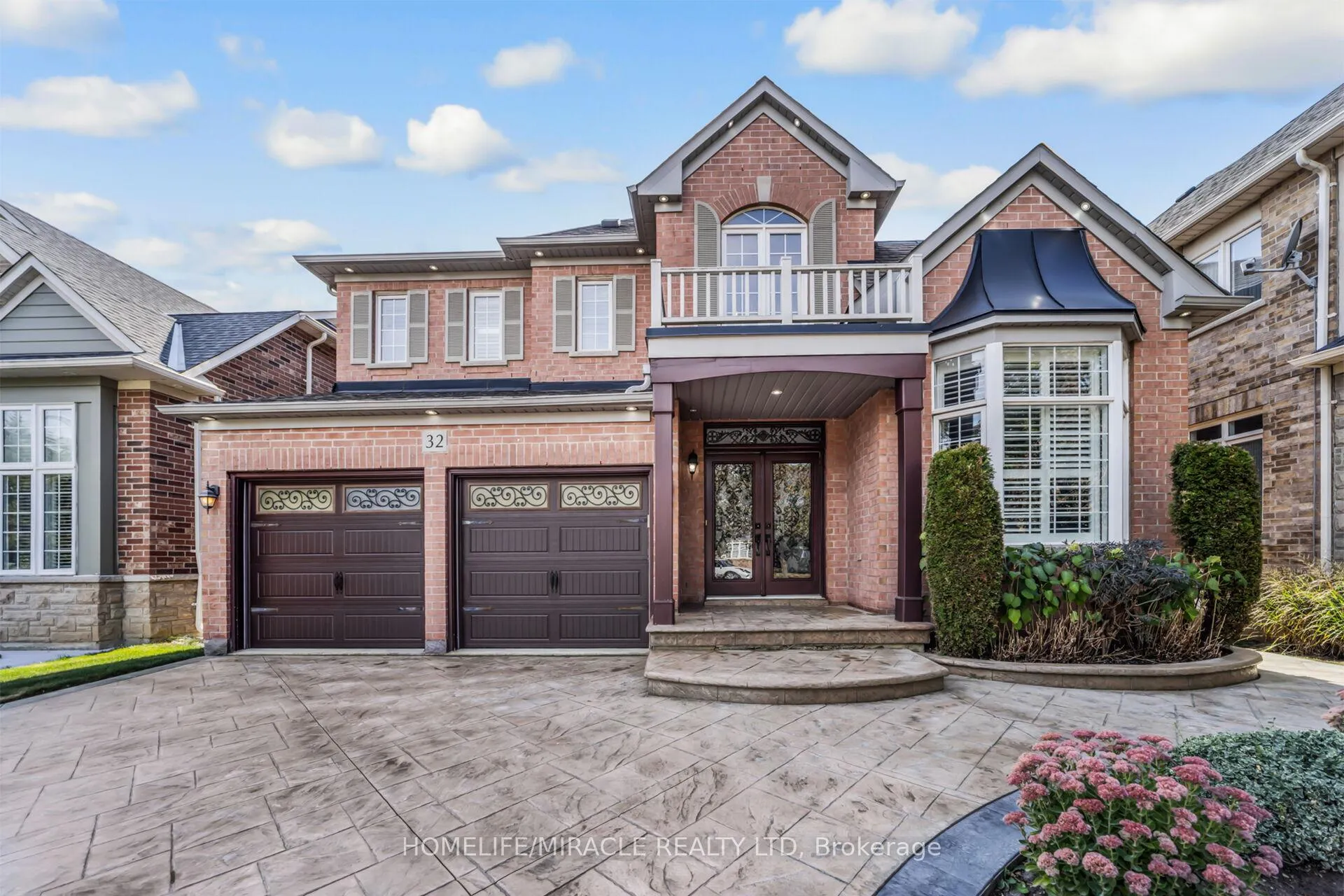 Photo 4 of 32 Xavier Court, Brampton, Bram West — HOMEH