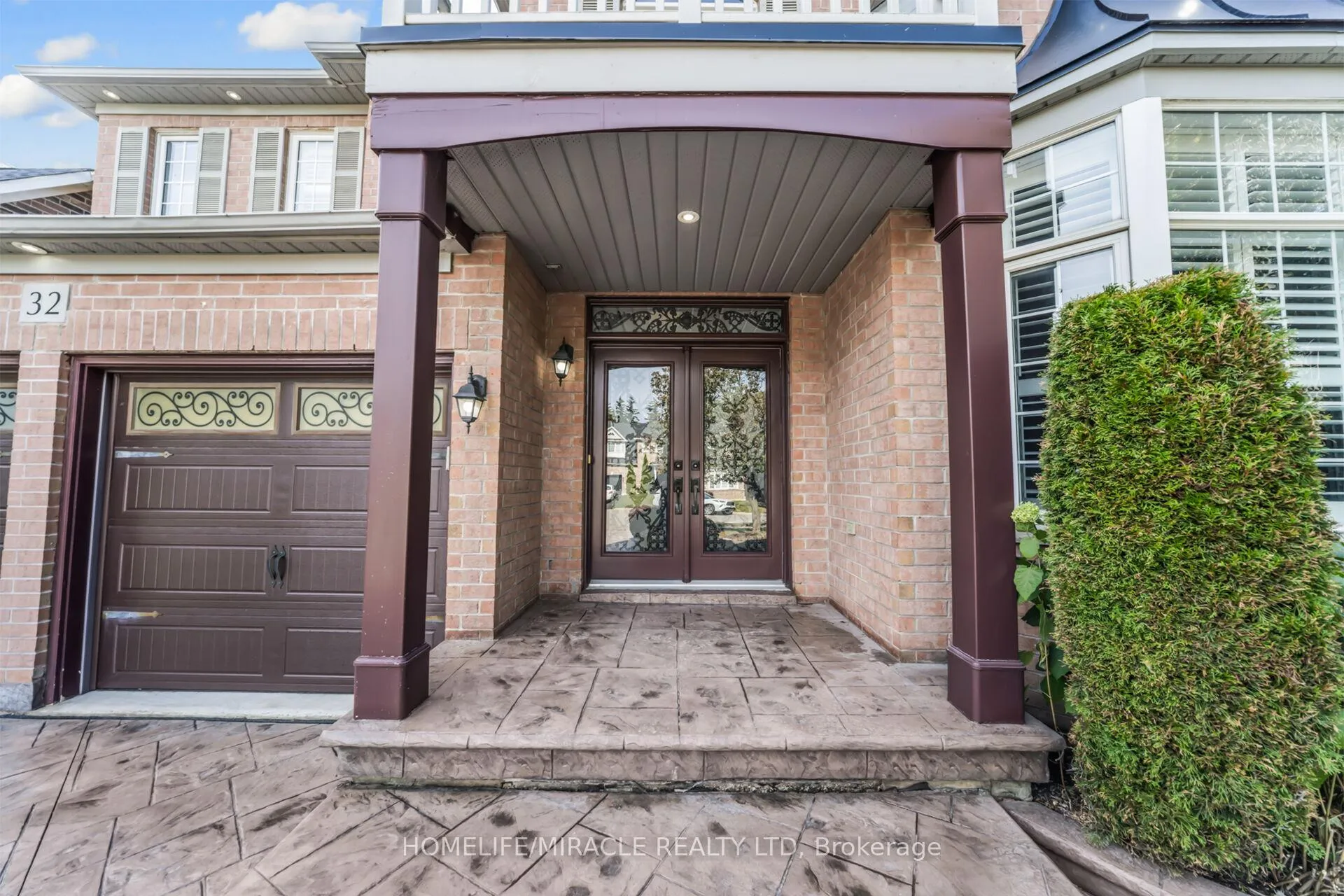 Photo 5 of 32 Xavier Court, Brampton, Bram West — HOMEH