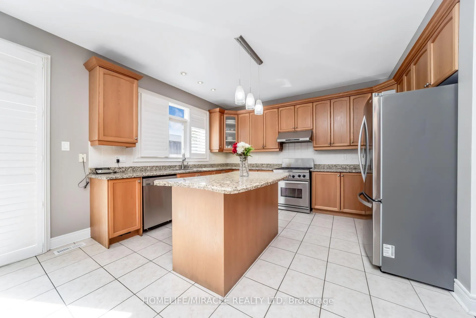 Photo 21 of 32 Xavier Court, Brampton, Bram West — HOMEH