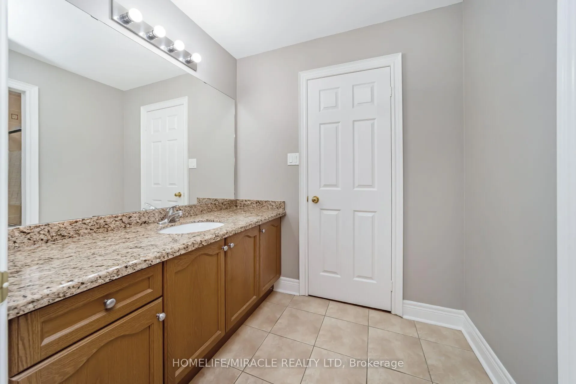 Photo 35 of 32 Xavier Court, Brampton, Bram West — HOMEH