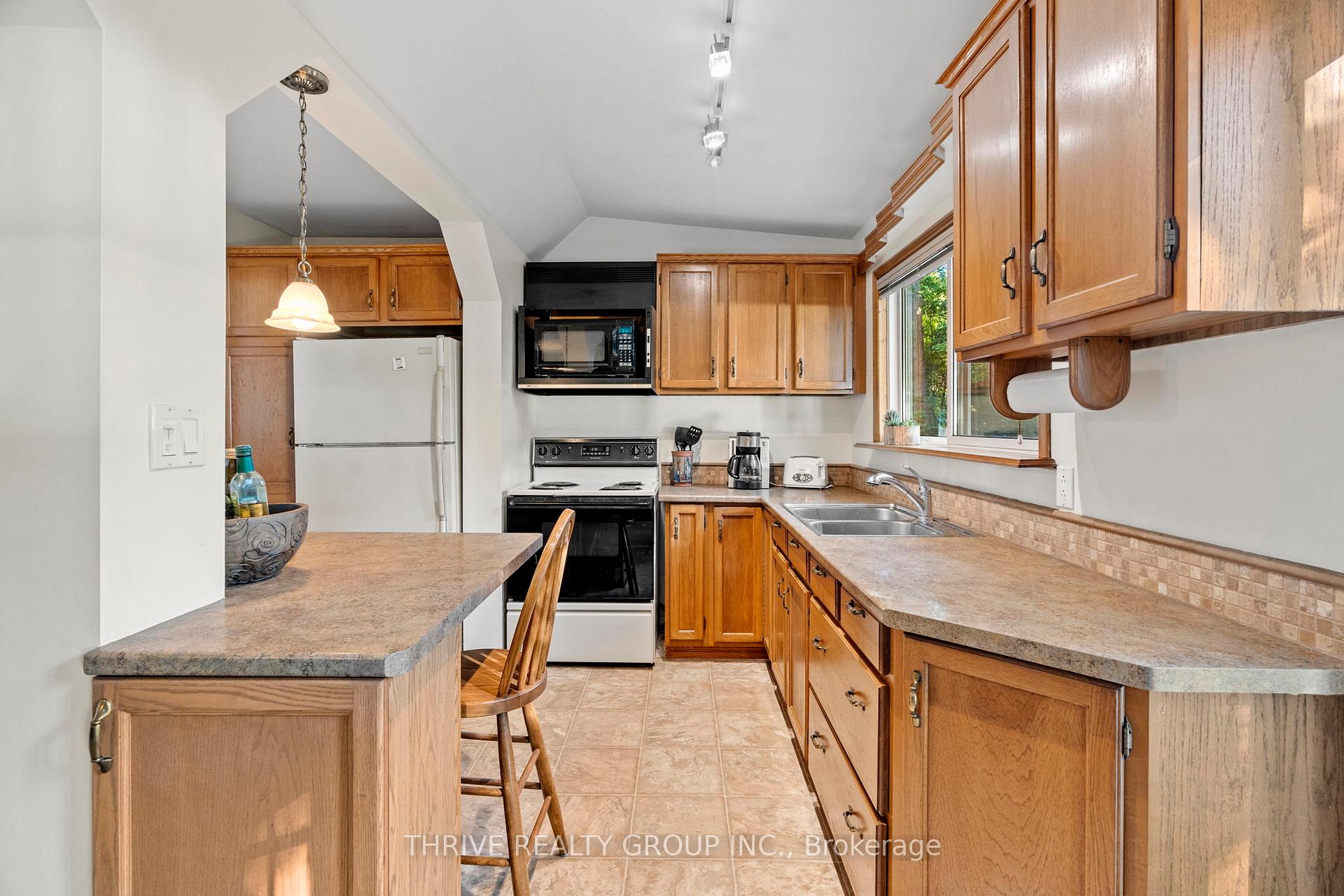 Photo 18 of 1 Bluewater Drive, Goderich, Goderich (Town) — HOMEH