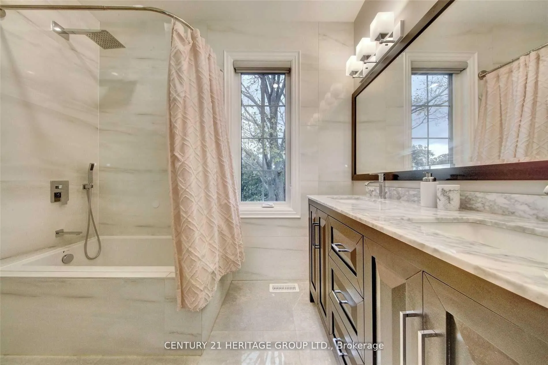 Photo 9 of 58 Walton Drive, Aurora, Aurora Village — HOMEH