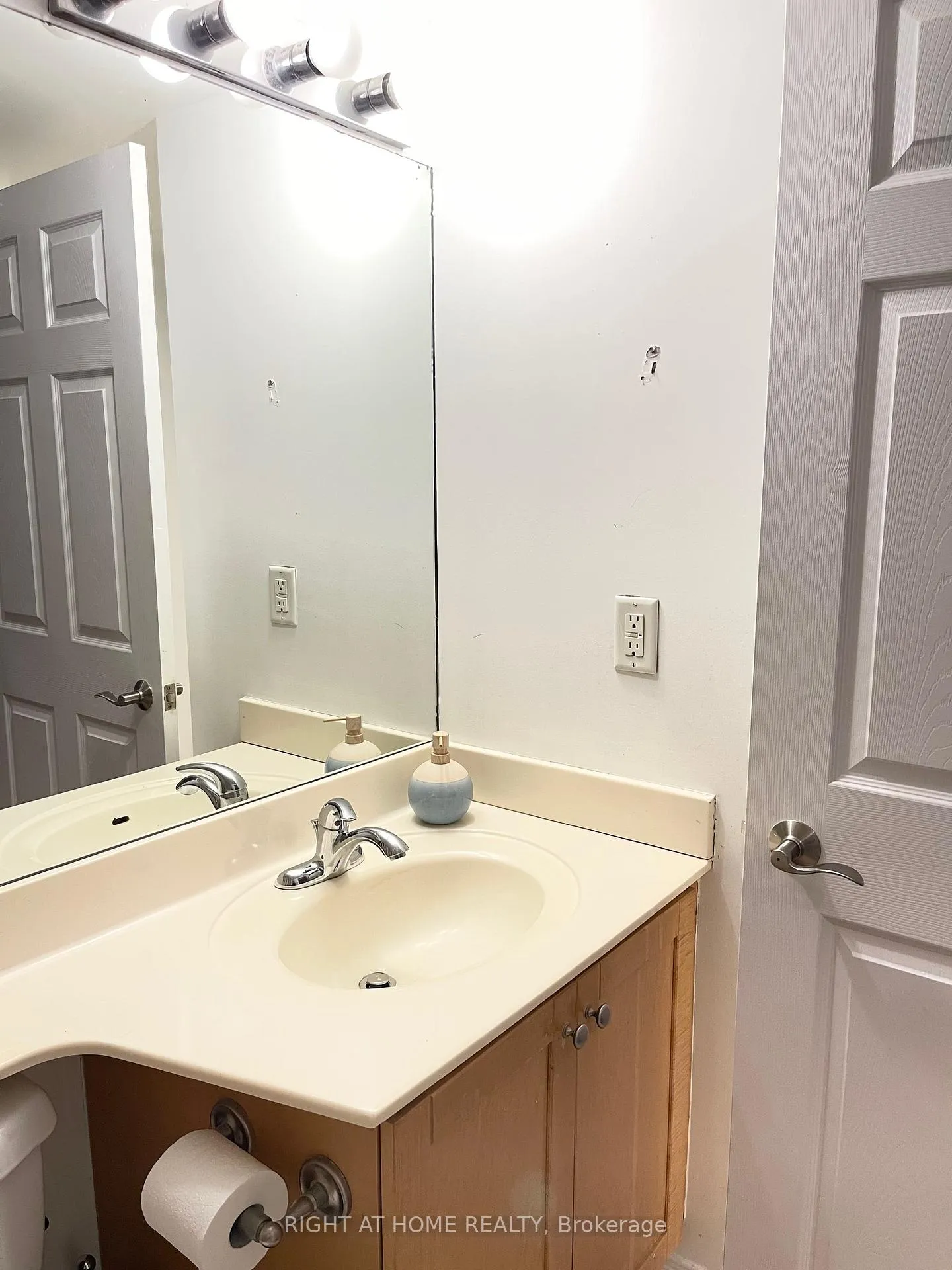 Photo 18 of Unit 606, 230 King Street E, Toronto, Moss Park — HOMEH