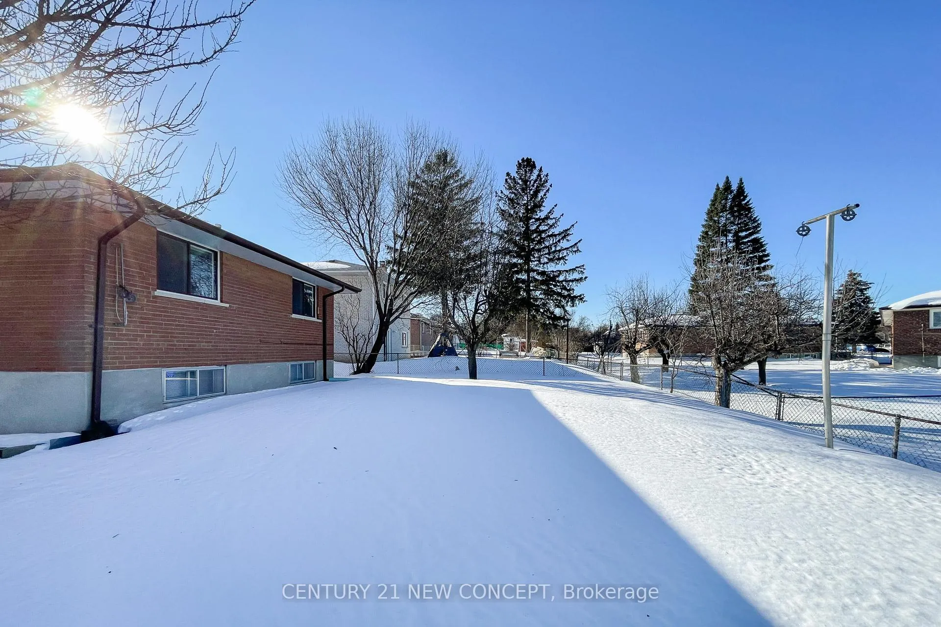 Photo 25 of Unit Main, 74 Clark Avenue E, Markham, Thornhill — HOMEH