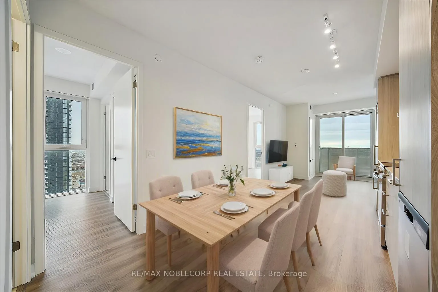 Photo 9 of Unit 3303, 195 Commerce Street, Vaughan, Vaughan Corporate Centre — HOMEH