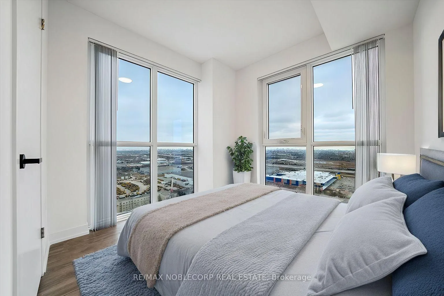 Photo 16 of Unit 3303, 195 Commerce Street, Vaughan, Vaughan Corporate Centre — HOMEH