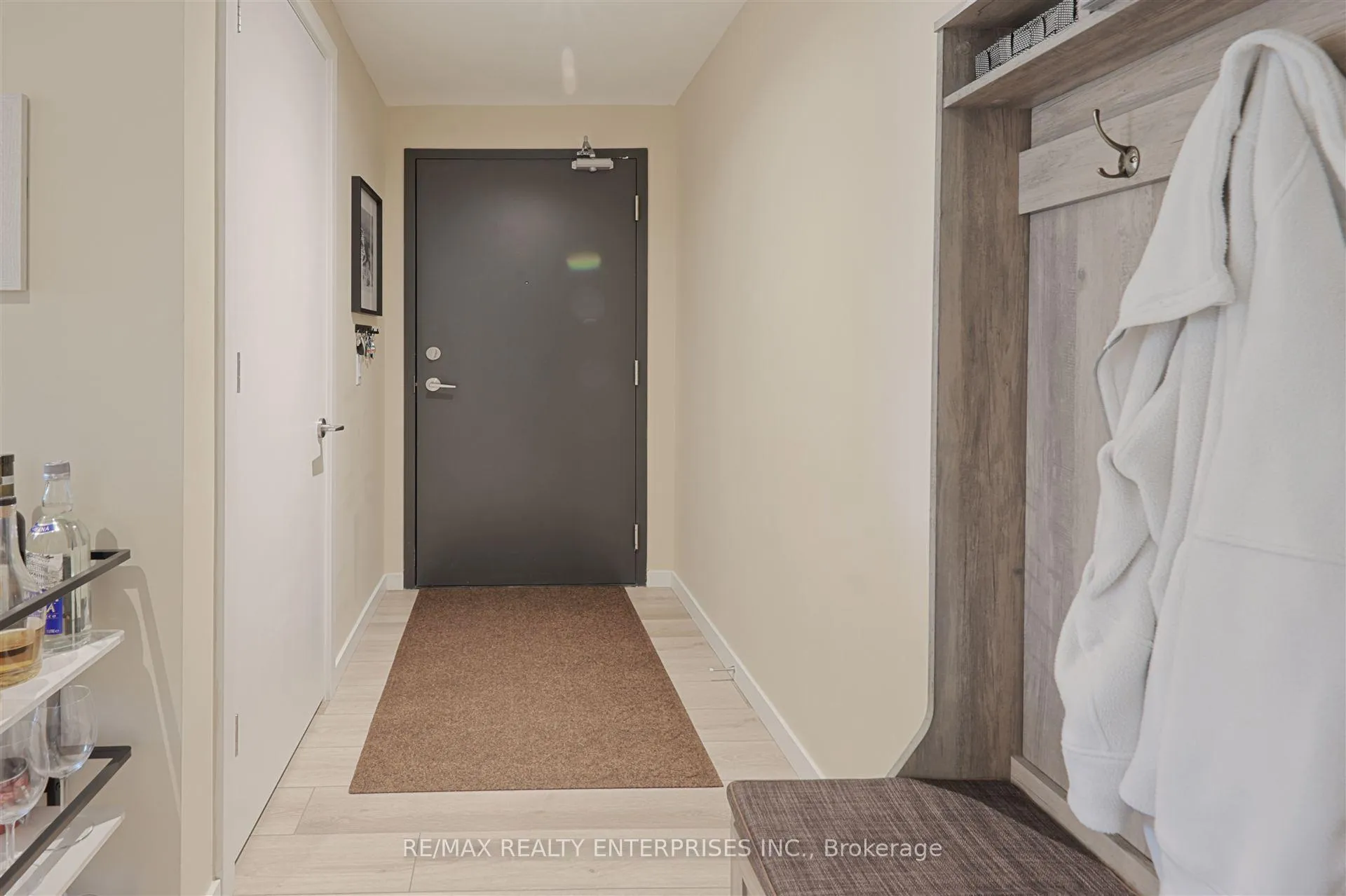 Photo 5 of Unit 410, 7 Smith Crescent, Etobicoke, Stonegate-Queensway — HOMEH