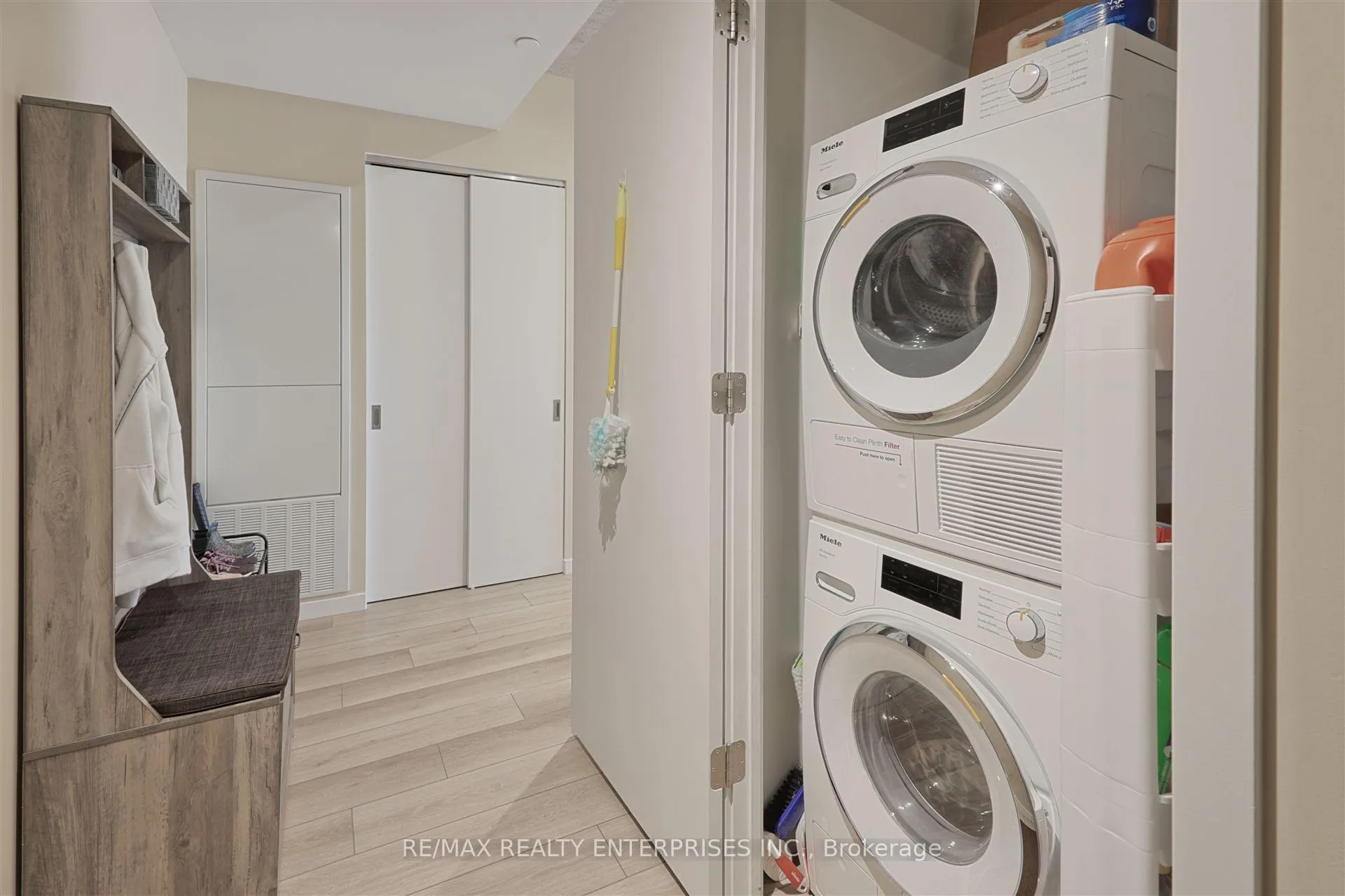 Photo 6 of Unit 410, 7 Smith Crescent, Etobicoke, Stonegate-Queensway — HOMEH