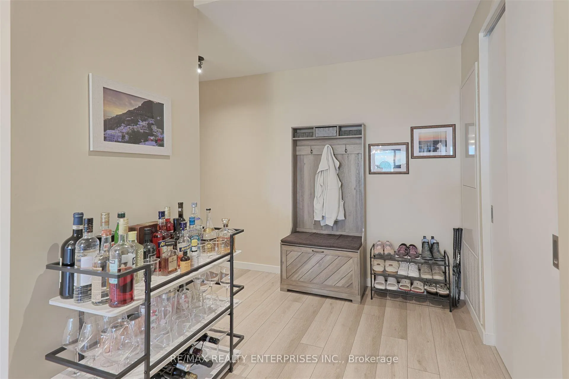 Photo 8 of Unit 410, 7 Smith Crescent, Etobicoke, Stonegate-Queensway — HOMEH