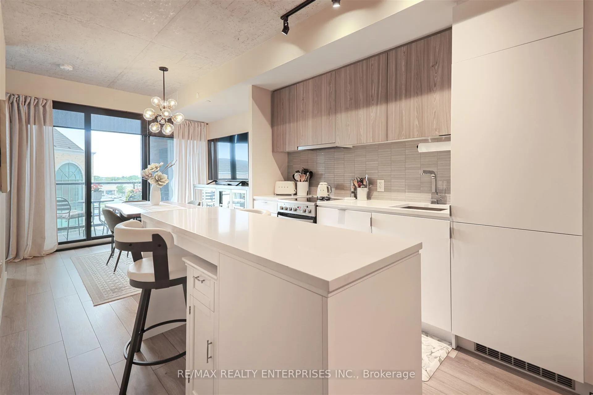 Photo 9 of Unit 410, 7 Smith Crescent, Etobicoke, Stonegate-Queensway — HOMEH