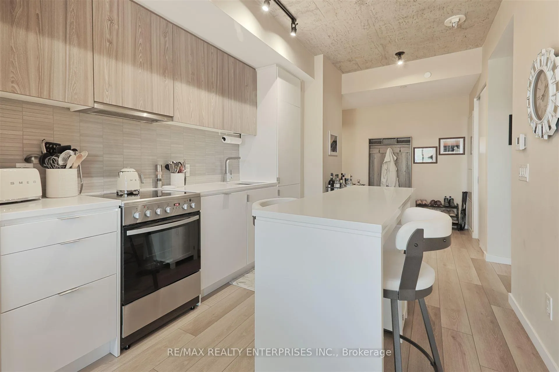 Photo 12 of Unit 410, 7 Smith Crescent, Etobicoke, Stonegate-Queensway — HOMEH