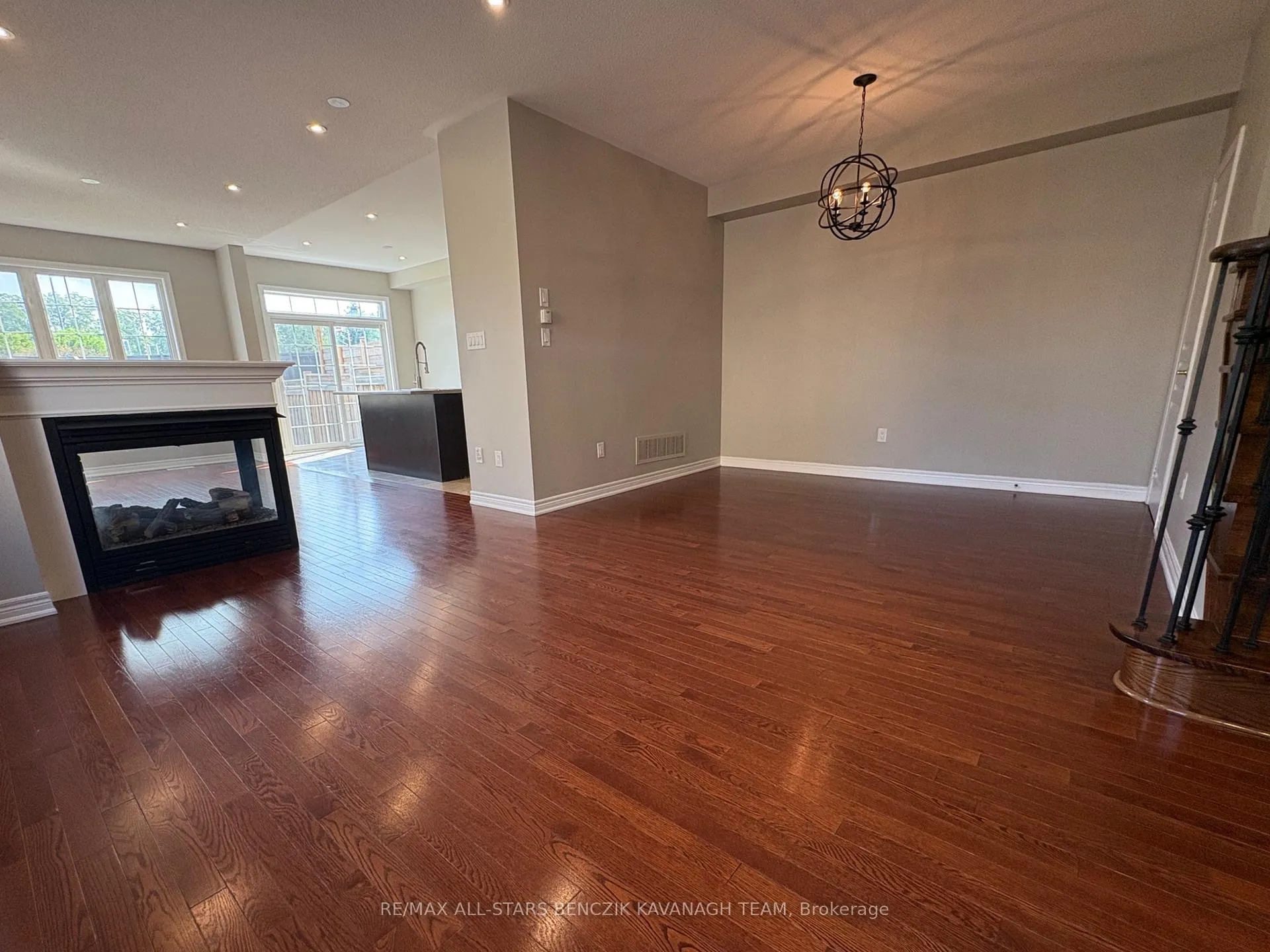 Photo 2 of 28 Haskett Drive, Markham, Cedar Grove — HOMEH