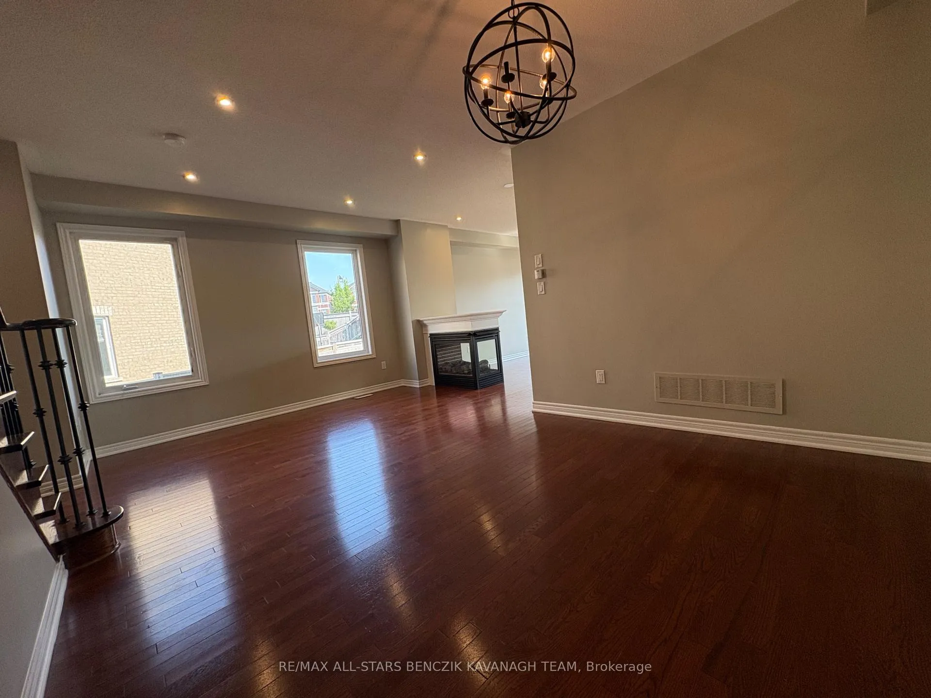 Photo 3 of 28 Haskett Drive, Markham, Cedar Grove — HOMEH