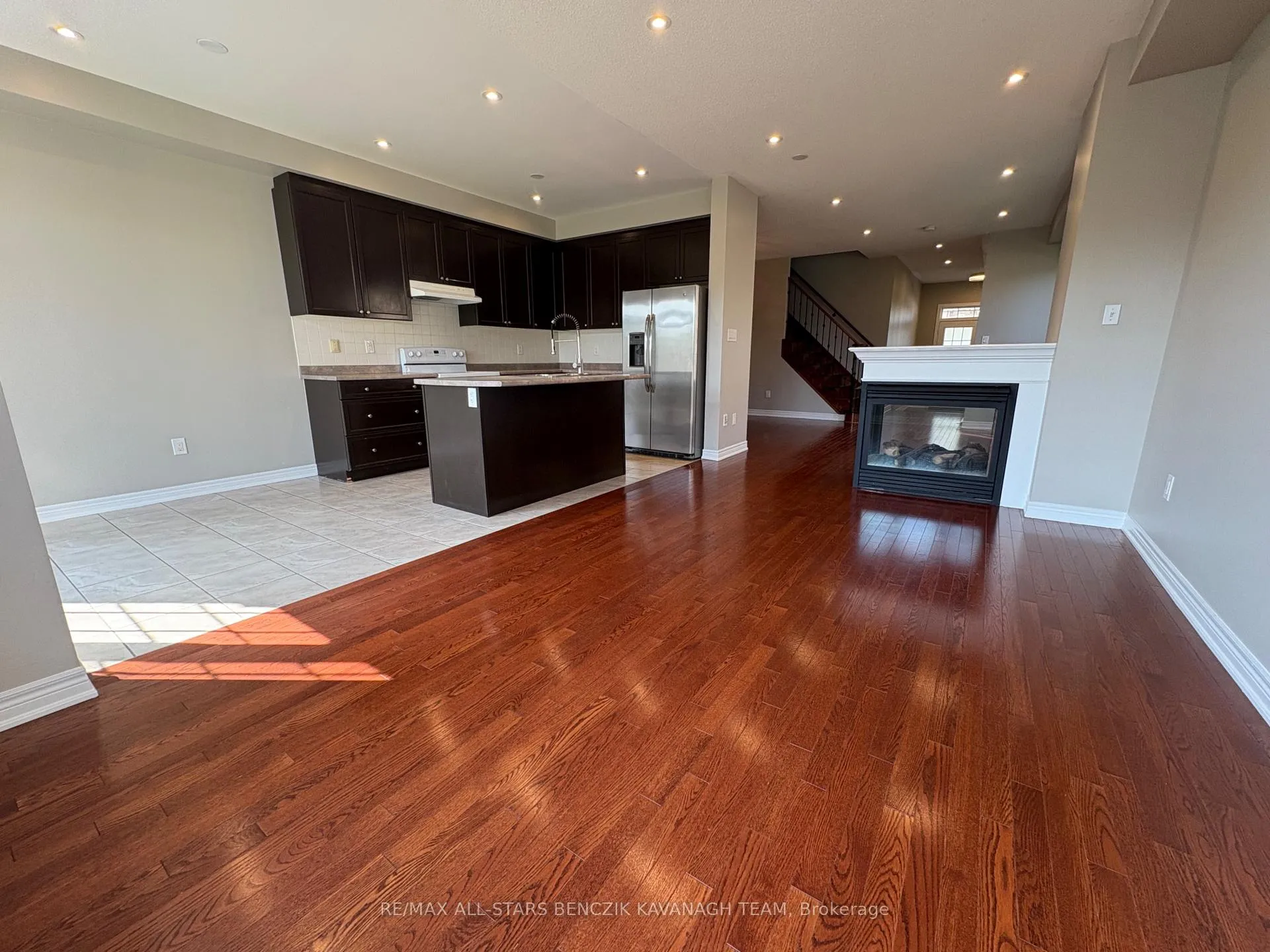 Photo 4 of 28 Haskett Drive, Markham, Cedar Grove — HOMEH