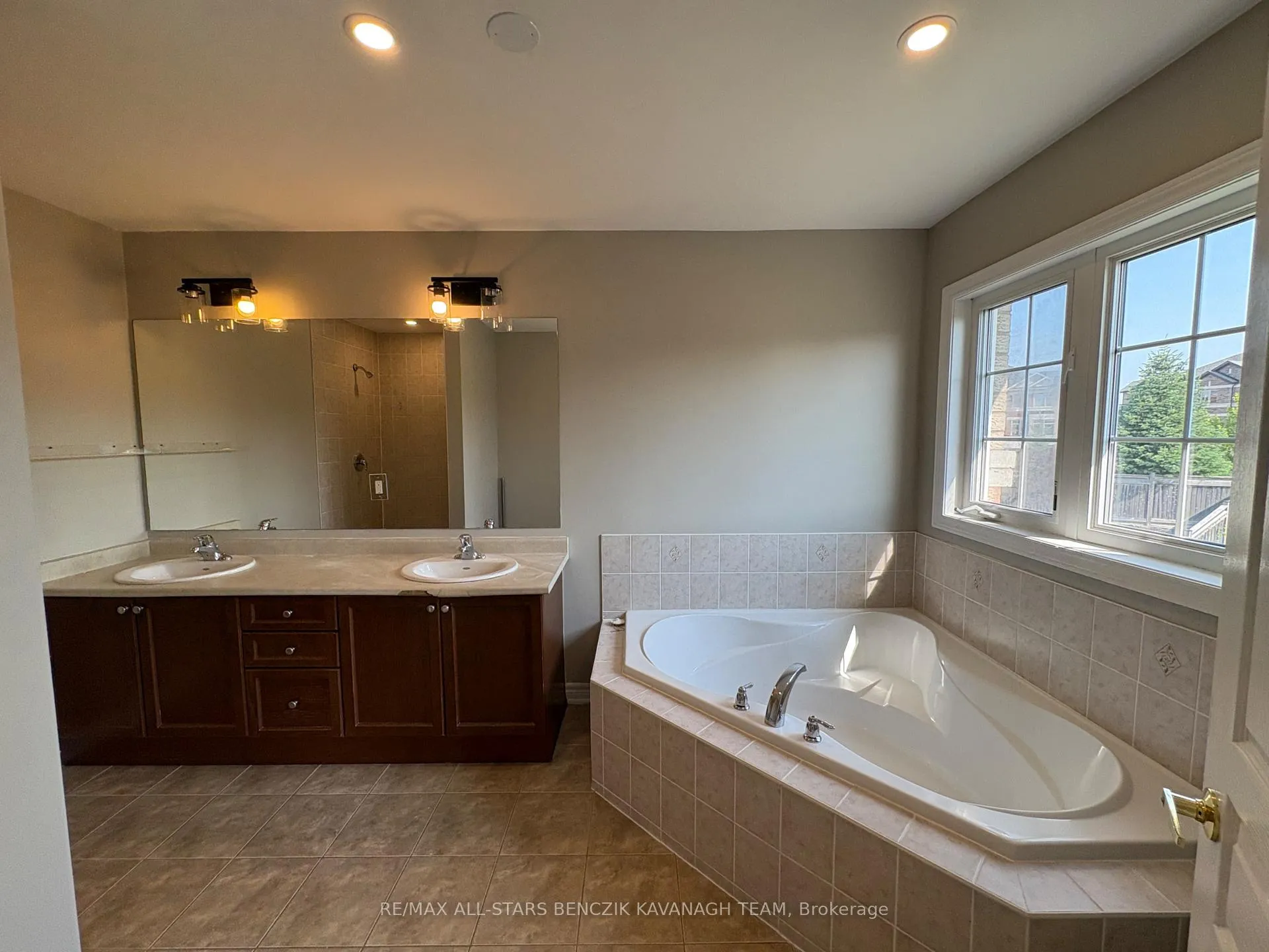 Photo 8 of 28 Haskett Drive, Markham, Cedar Grove — HOMEH