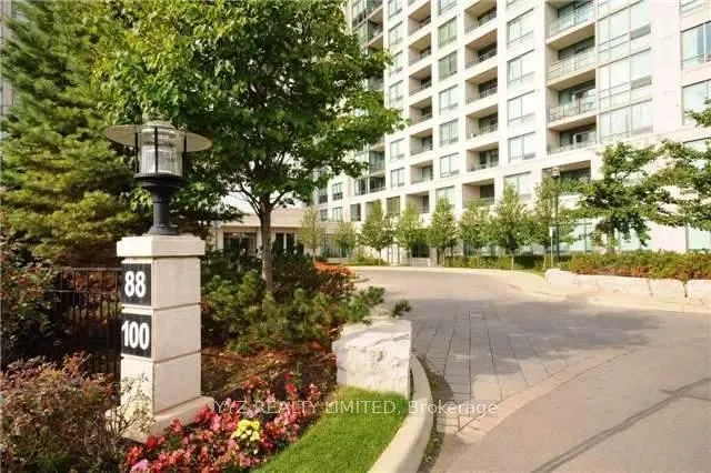 Front of Unit 1702, 88 Promenade Circle