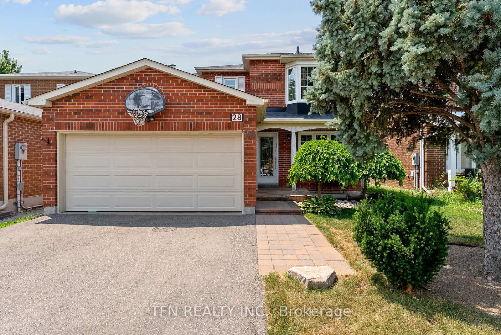 Photo 2 of 28 Thornway Avenue, Vaughan, Brownridge — HOMEH