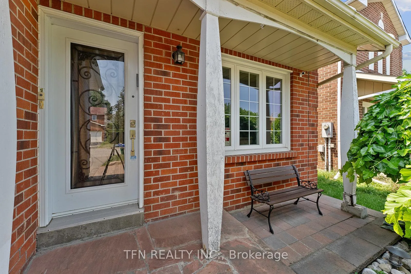 Photo 3 of 28 Thornway Avenue, Vaughan, Brownridge — HOMEH