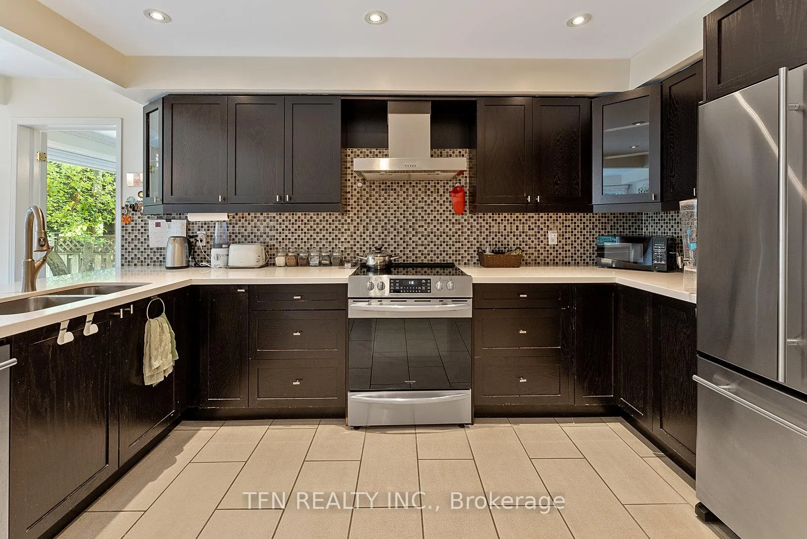 Photo 15 of 28 Thornway Avenue, Vaughan, Brownridge — HOMEH
