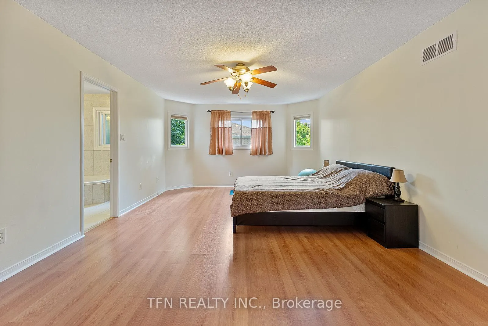 Photo 32 of 28 Thornway Avenue, Vaughan, Brownridge — HOMEH