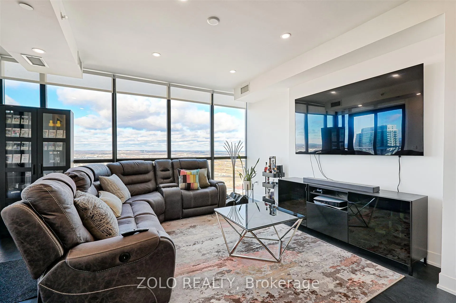 Photo 9 of Unit 3207, 2908 highway 7, Vaughan, Concord — HOMEH