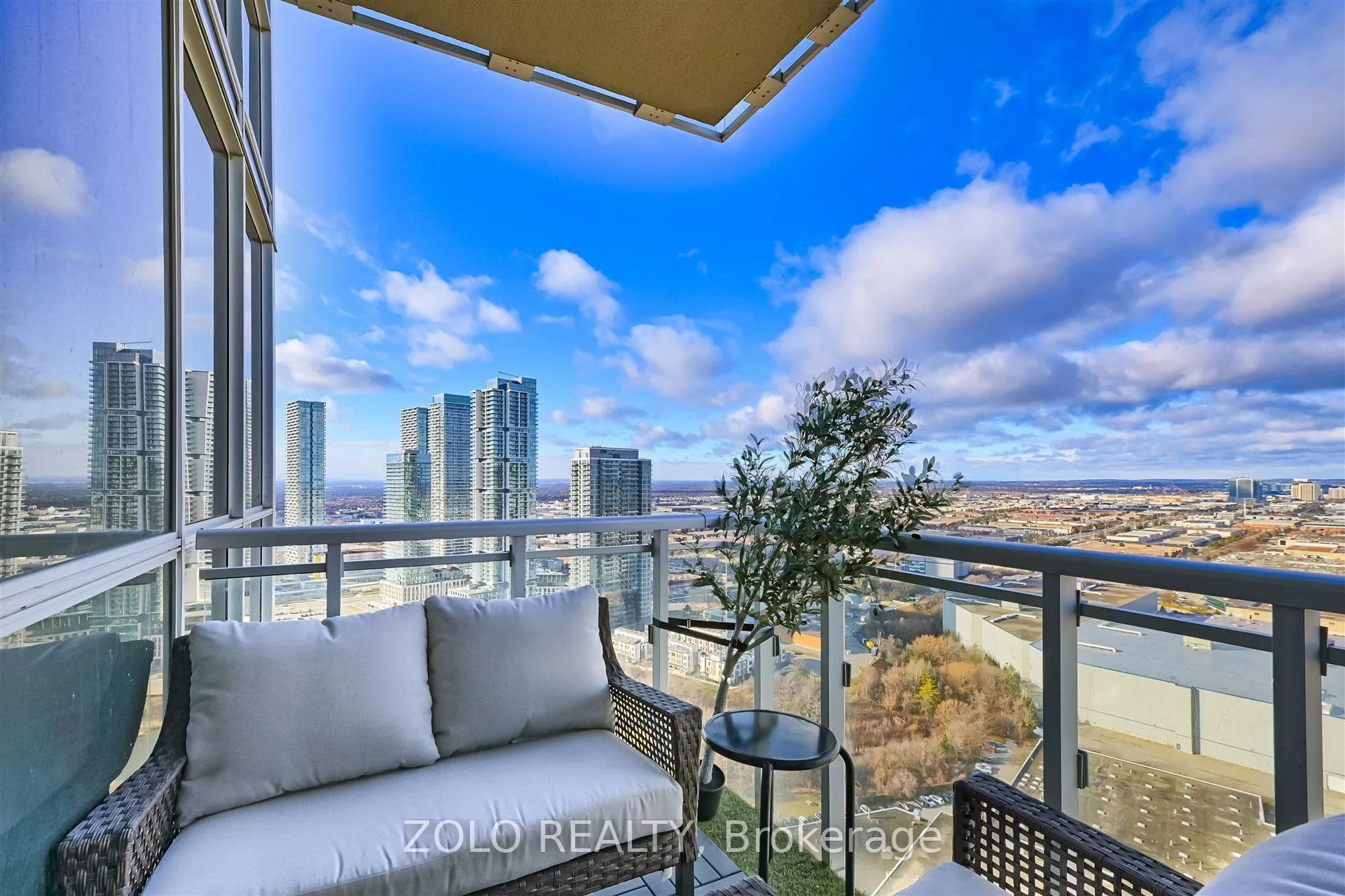 Photo 20 of Unit 3207, 2908 highway 7, Vaughan, Concord — HOMEH