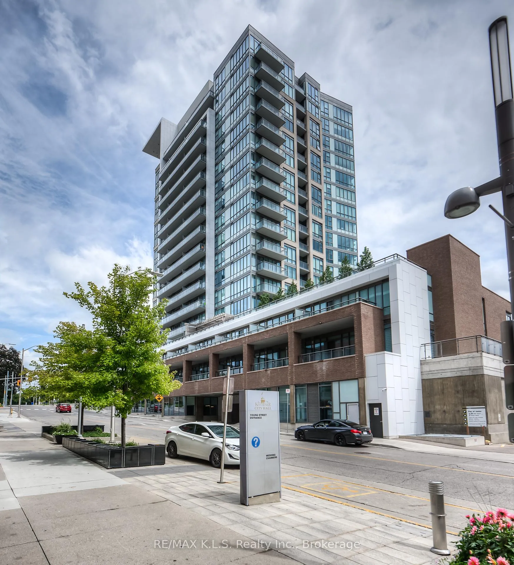 Photo 2 of Unit 1404, 85 Duke Street W, Kitchener, City Commercial Core — HOMEH