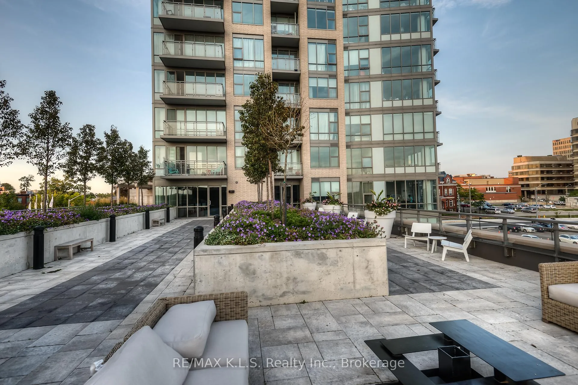 Photo 5 of Unit 1404, 85 Duke Street W, Kitchener, City Commercial Core — HOMEH