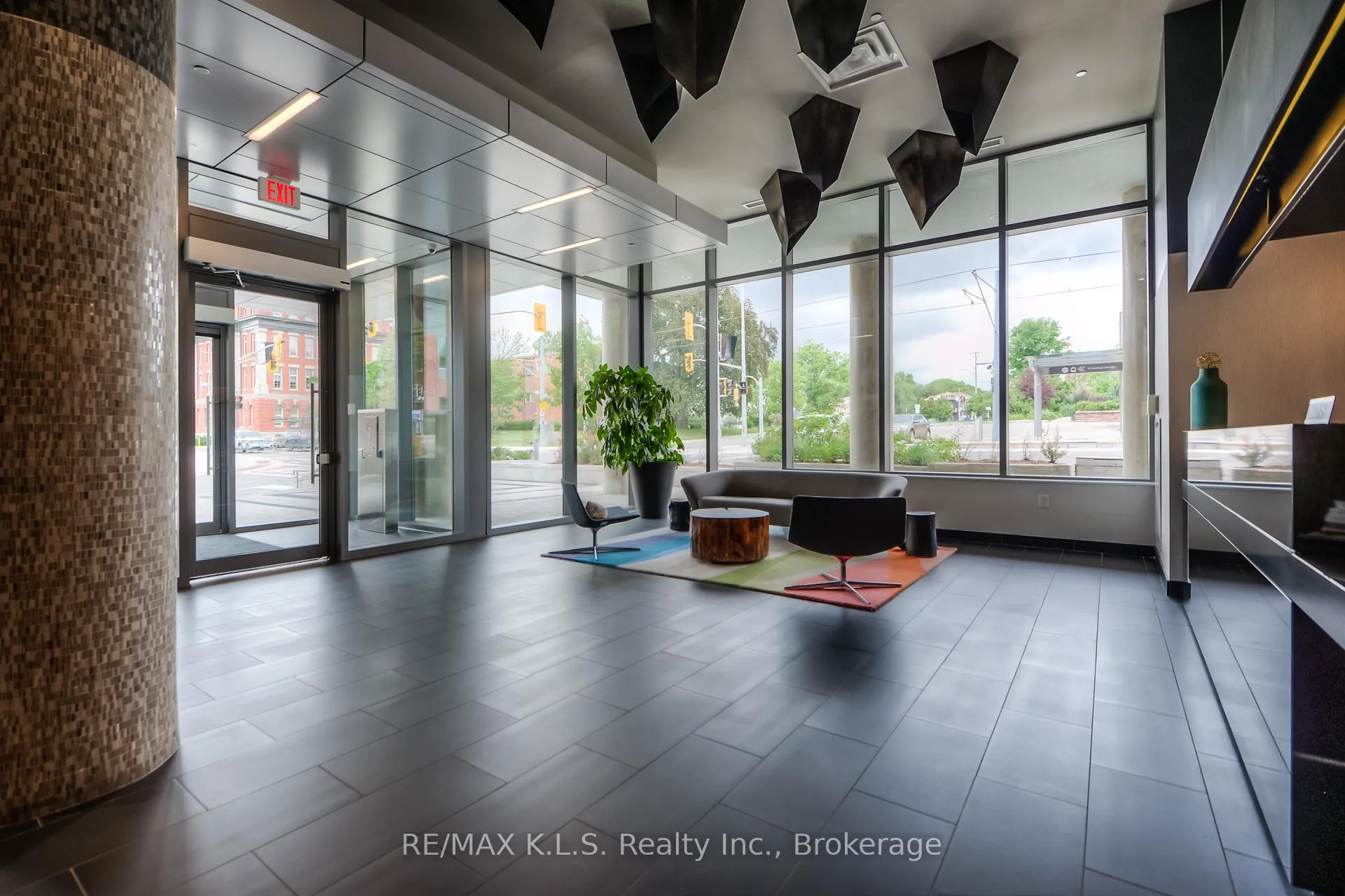Photo 8 of Unit 1404, 85 Duke Street W, Kitchener, City Commercial Core — HOMEH