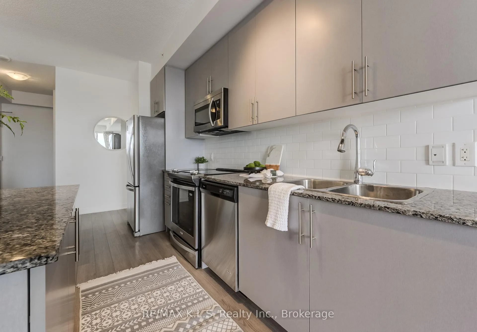 Photo 16 of Unit 1404, 85 Duke Street W, Kitchener, City Commercial Core — HOMEH