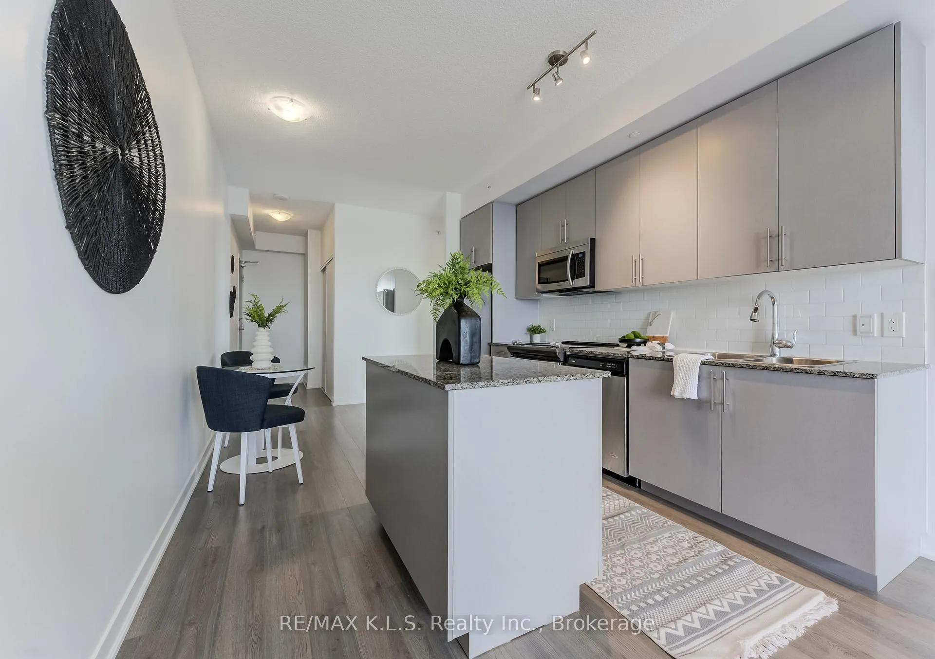 Photo 18 of Unit 1404, 85 Duke Street W, Kitchener, City Commercial Core — HOMEH