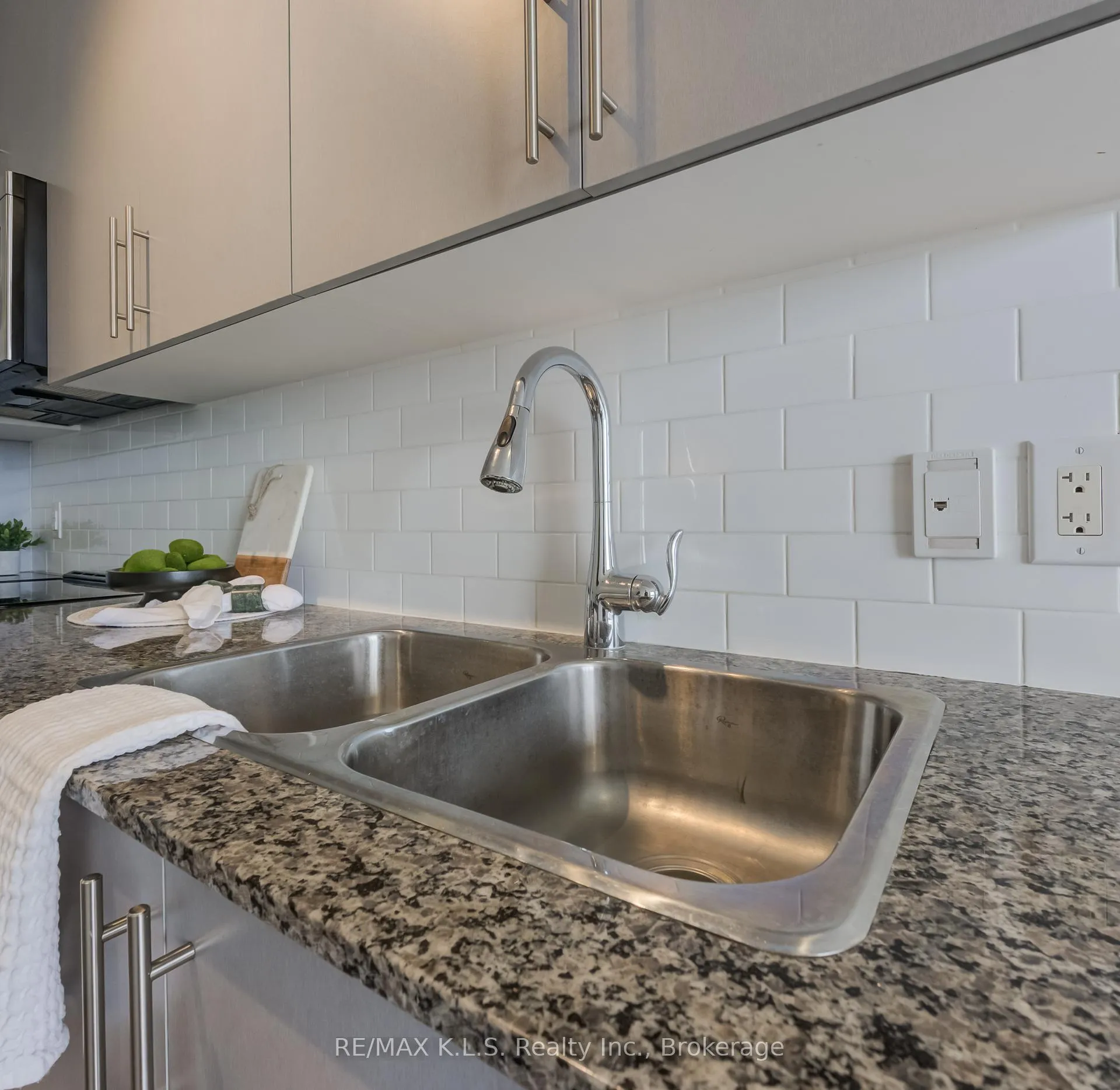 Photo 19 of Unit 1404, 85 Duke Street W, Kitchener, City Commercial Core — HOMEH