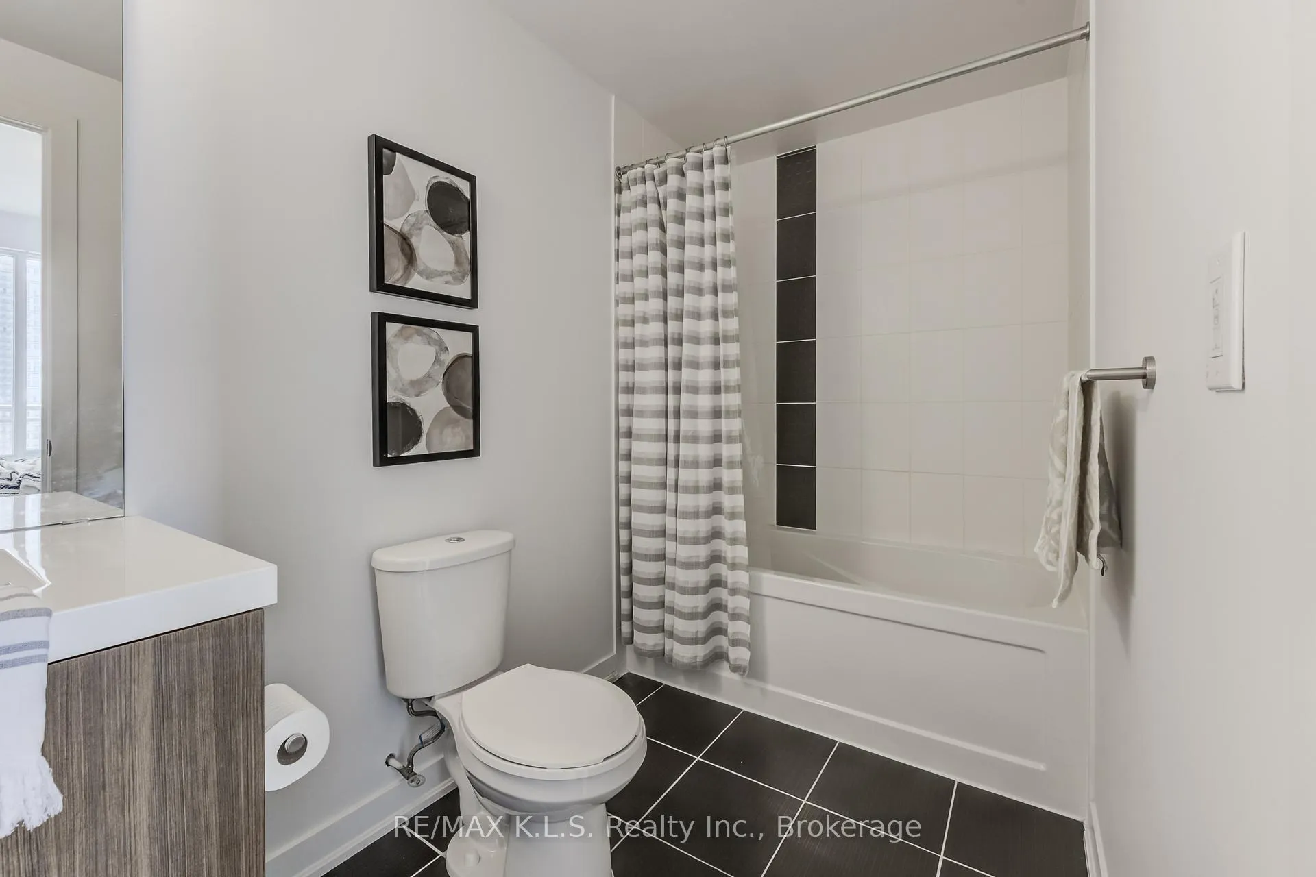 Photo 24 of Unit 1404, 85 Duke Street W, Kitchener, City Commercial Core — HOMEH